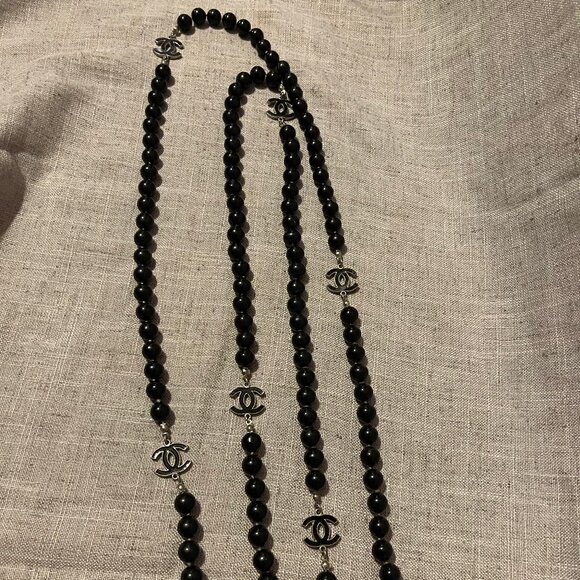 Black Beaded Wrap Chanel CC Logo Necklace - Picture 1 of 3